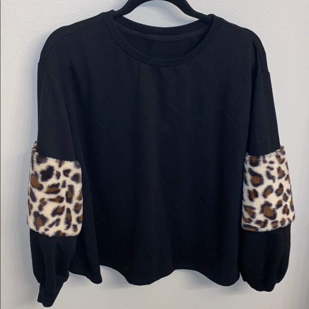 Black sweatshirt with cheetah fur